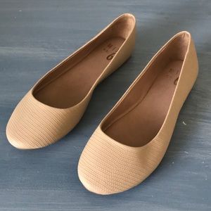 NWOT - Nude Ballet Flats